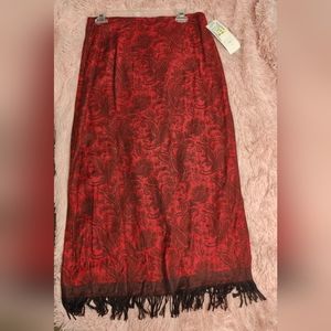 Intriguing Threads, S10, Dark Red/Black